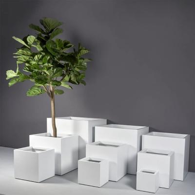 中国 Fiberglass Plant Pot With Variety Of Sizes Fiberglass Flower Planters Matte Finished Customized 販売のため