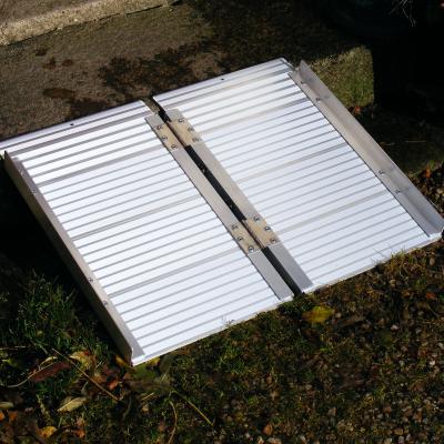 China Aluminum Folding Wheelchair Ramp 2ft 122x73 for sale