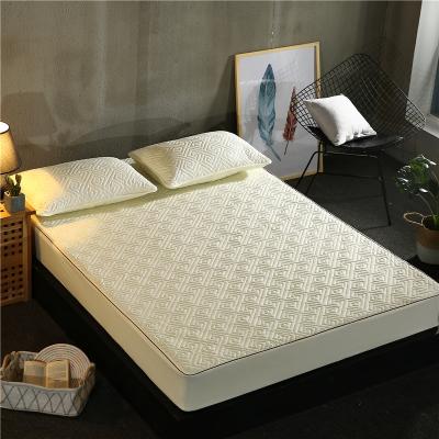 China Breathable Mattress Protector Quilted Sheet Waterproof Mattress Protector Cotton Bedspread for sale