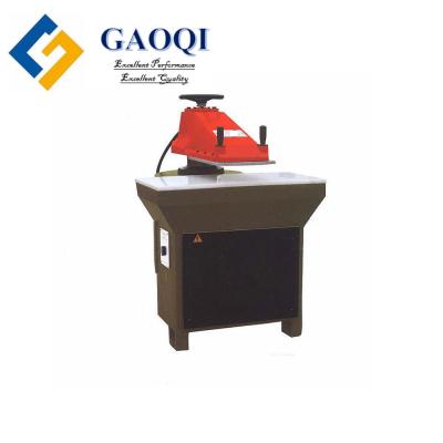 Cina 0.75KW Hydraulic Swing Arm Leather Strap Cutting Press Machine per impianti di produzione in vendita