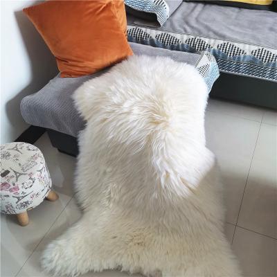 China Australian Wholesale Automatic Real Sheepskin Blankets Luxury Upholstery 100% Sheep Wool Skin Fur Blanket for sale