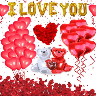 China Decorative Balloons Valentine's Day Balloons Wedding Decoration Wedding Scene Hug Heart Bear Film Foil Balloon for sale