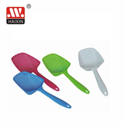 China Modern Kitchen Scoop Strainer Colander Plastic Spaghetti Long Handle Slotted Spoon for sale