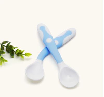 China Wholesale BPA Baby Long Handle Safety Free Adjustable Baby Tableware Silicone Training Spoons for sale