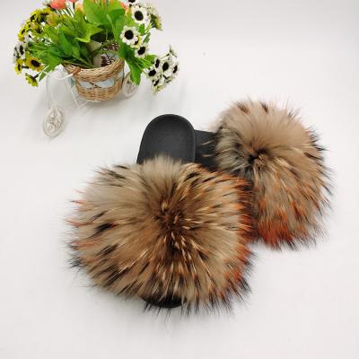 China Fashion trend professional workmanship ladies beach real raccoon fur slippers summer sandals slippers raccoon fur slides for sale