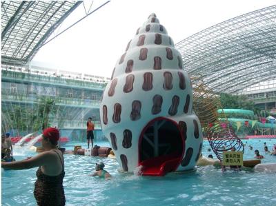 Chine Enfants et style d'escargot de mer de terrain de jeu de l'eau de famille pulvérisant avec la glissière de fibre de verre à vendre