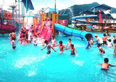 China La fibra de vidrio embroma el patio de la casa del agua dentro de parques del agua con la bomba en venta