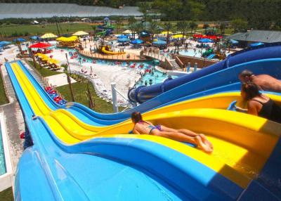 China 4 / 5 das Weg-kundenspezifische Wasserrutsche-Hochgeschwindigkeitslaufen schiebt für riesigen Aqua-Park zu verkaufen