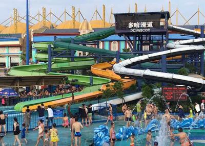 China Enormer gewundener Wasserrutsche-Spielplatz/erwachsener Handelsswimmingpool schiebt zu verkaufen