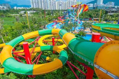 China Diapositivas espirales cerrados del parque de atracciones del agua del agujero negro de la fibra de vidrio para el adulto en venta