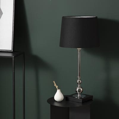 China Lighting Modern Luxury Metal Base Wholesale Hotel Home Decor Custom Lamp Bedside Bedside Desk Lamp for sale