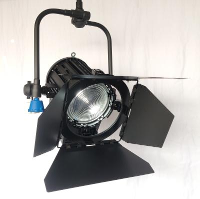 Cina GENERALINK 200W LED Fresnel Light Batteria di luce diurna alimentata per illuminazione cinematografica e di studio ((Yoke a polo) in vendita