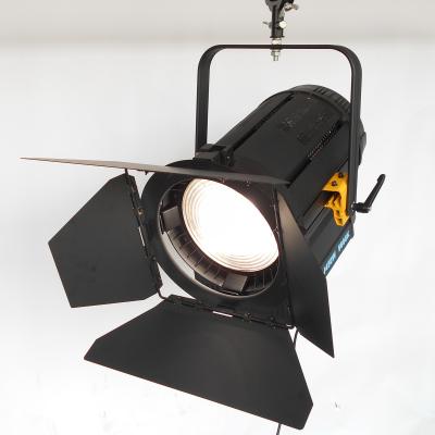 China O filme do diodo emissor de luz da substituição de HMI Fresnel ilumina 450W a luz TLCI>97 do diodo emissor de luz Fresnel para a iluminação do estúdio à venda