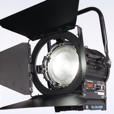 China Hohe Lichtleistung 200W LED Fresnel Light Daylight Batterie für Film- und Studiobeleuchtung ((Pole-Operated Yoke) zu verkaufen