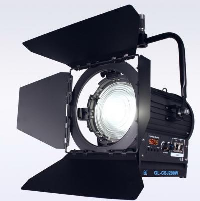 Cina CRI 92 Film Lights 200W LED Fresnel Light Bi Color NO Ventilatore per illuminazione di studio professionale ((Pole-Operated Yoke) in vendita