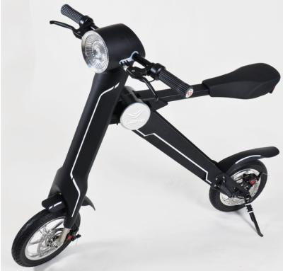 China El neumático sin tubo dos de 12 pulgadas rueda la vespa eléctrica plegable con la luz del LED en venta