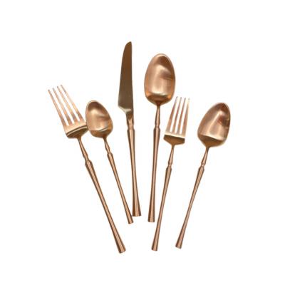 China Elegant Stocked 304 Stainless Steel High End Cutlery Set Luxury Rose Gold Spoon Fork And Knife Set For Restaurant Wedding for sale