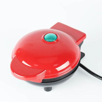 China Outdoor Non-Stick Baking Nonstick Maker Mini Personal Electric Waffle Breakfast Waffle Machine for Paninis for sale