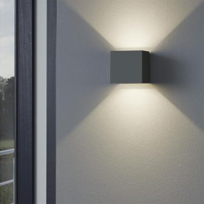 Chine Solaire moderne à travers le lumen blanc chaud des lumières extérieures 3.2V 3000k 15 de mur à vendre