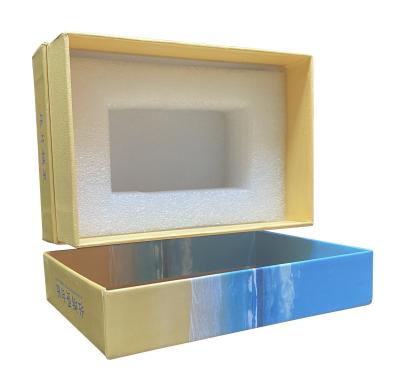 China Recyclable Custom Luxury Magnetic Large Size Folding Skincare Paper Packaging Gift Boxes for sale