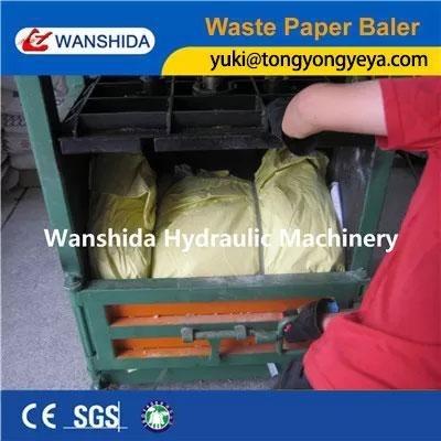 China Máquina empacadora vertical 100kn Empacadora de papel vertical de 7.5kW para botellas de plástico en venta