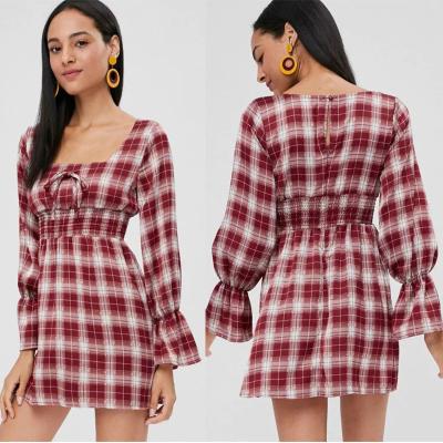 China El cuello para mujer del cuadrado de la ropa comprobó el mini vestido de la cintura imperio en venta