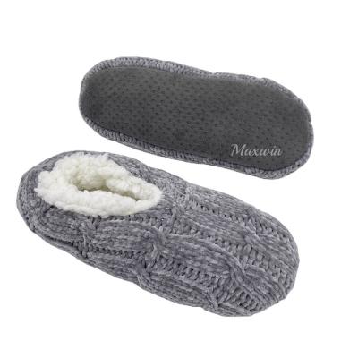 China Light 2022 New Fashion Home Soft Slippers High Quality Non Skid Indoor Socks Cozy Slippers for sale