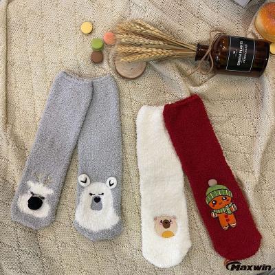 China QUICK DRY women thongs Animal Pattern Creature Embroidery Comfy Midi Women Socks for sale