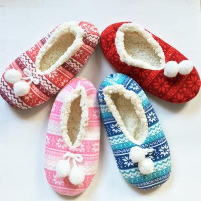 China Pom Pom Design Ladies Soft Home Indoor Slippers With Colorful Floor Women's Winter Design Snow Socks for sale