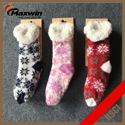 China Ladies breathable home socks with snow pattern for sale