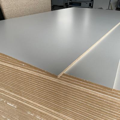 China Hot Sale 18mm Mauritius Moisture Proof White Melamine Faced Laminated MDF Boards For Furniture for sale