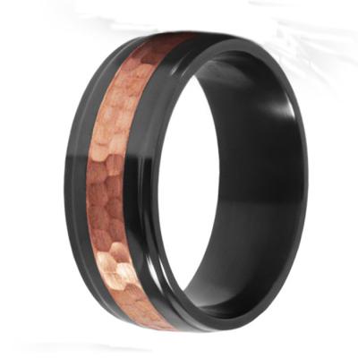 China Trendy Custom Black Rose Gold Plated Hammered Surface Titanium-Zirconium Wedding Band Ring for sale