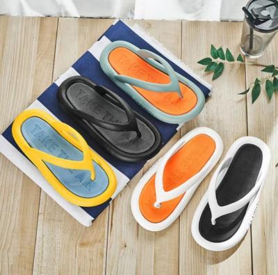 China Cushioning step on movable flip flops summer male shit outdoor to wear 2023 new female couples beach thick unique non-slip flip flops for sale