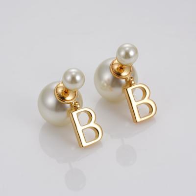 China 15mm English Letter Design Earring Beautiful Pearl Stud Earring Jewelry Factory Wholesale Trendy Fashion For Women Gift Party for sale