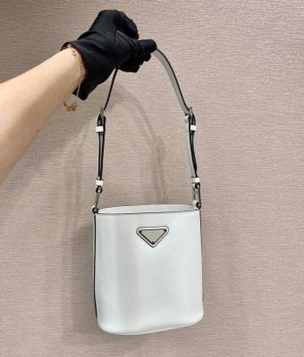 China 2022 new fashion high quality and stylish minimal bags waterproof simple ladies luxury office bags OEM brand custom bags for sale