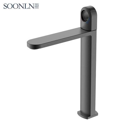 China Hot And Cold Water Luxury Hotel Single Handle Cold Water Gungray Plating Bathroom Face Wash Long Body Basin Faucet for sale