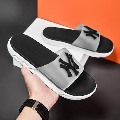 China 2022 New Fashion Trend Designer Log Bear Slides Custom Made Slippers for Men's Beach Slippers Fashion Flip Flop Shoes Sneakers for sale