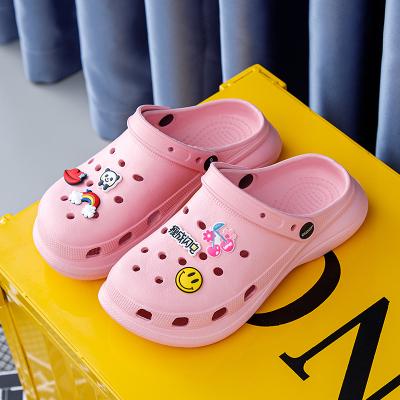 China 2022 Lightweight Breathable Indoor Women's Fashion Croc Non-slip Slippers Gardening Shoes Four Seasons Summer Shoes Beautiful for sale