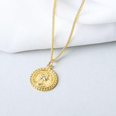 China Gold Queen Elizabeth Coin Necklace Exquisite Gold Plating Keepsake Voucher Portrait Woman Accessory CLASSIC Coin Pendant Necklace for sale