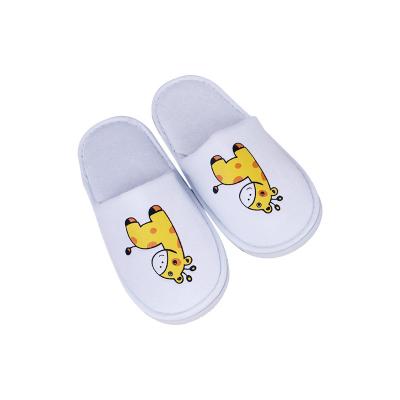 China Wholesale Hotel Manufacturer Children's Guest Room Disposable Slippers Open/Narrow Toe With Logo for sale