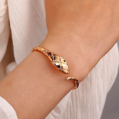 China FASHIONABLE Free Necklace Like Personality Exaggerated Snake Bracelet Vintage Made Winding Open Bangle Punk Adjustable Irregular Bracelet for sale