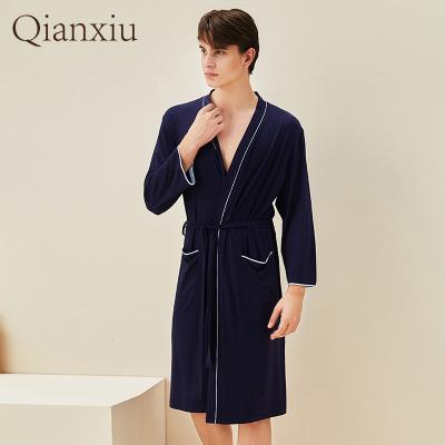 China 2021 summer breathable viscose fiber bamboo bathrobes for men luxury high quality long bathrobe men's spa robes for sale