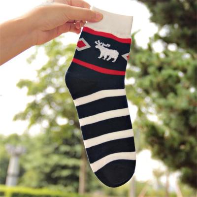 China Colorful men's winter cotton socks in jacquard christmas deer patterned design for sale