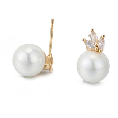 China FASHIONABLE Cute Micro Set Zircon Pearl Stud Earring 14K Imitation Gold Plated Pearl Leaf Earrings for sale