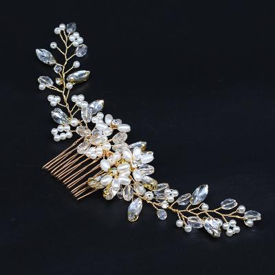 China Hot-selling Pearl Hair Comb Accessories Sparkle Pearl Crystal Comb Handwoven Crystal Bridal Bridal Hair Comb Stunning in Europe and America for sale