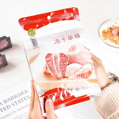 China Baby Dried Snack Freeze Dried Fruits Organic Strawberries Dried Packed Manufacturer Cheap Price Freeze Dried Strawberry for sale