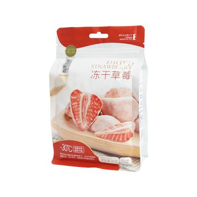 China Full Size 38g Bag Packing Freeze Dried Strawberry With Chocolate Coating for sale