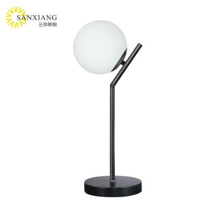 China Creative Nordic Cordless Skycam Modern Fast Delivery Designer Luxury Modern Decoration E27 Table Lamps for sale