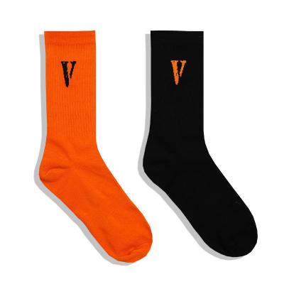 China OEM QUICK DRY Fashion 100% Cotton Embroidery Black Orange Jacquard Logo Crew Sport Men Socks Custom Made for sale