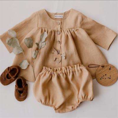 China ENGLAND STYLE 2022 Autumn Kids Dressing Sets Clothes Cotton And Linen Cardigan Tops + 2 Piece Baby Shorts for sale